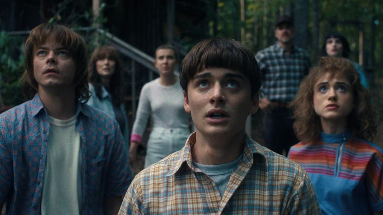 Stranger Things se estrenó el 15 de julio de 2016 en Netflix y se convirtió en éxito mundial y captó fans en diversos países.