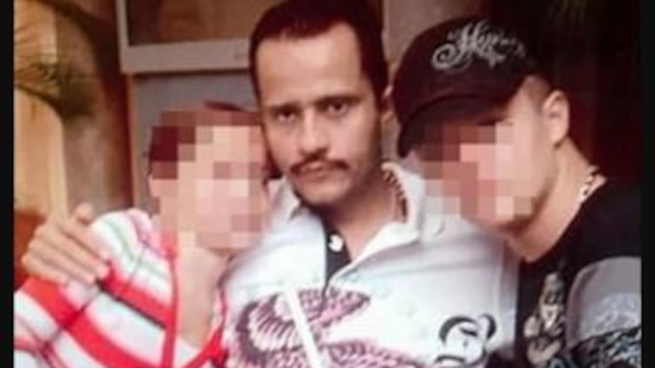 Nemesio 'El Mencho' Oseguera en una foto con sus dos hijos.