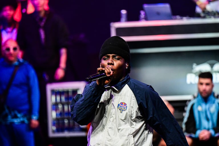 Fat N destaca por su versatilidad, creatividad en los punchlines y la capacidad de equilibrar ingenio, humor y referencias culturales.