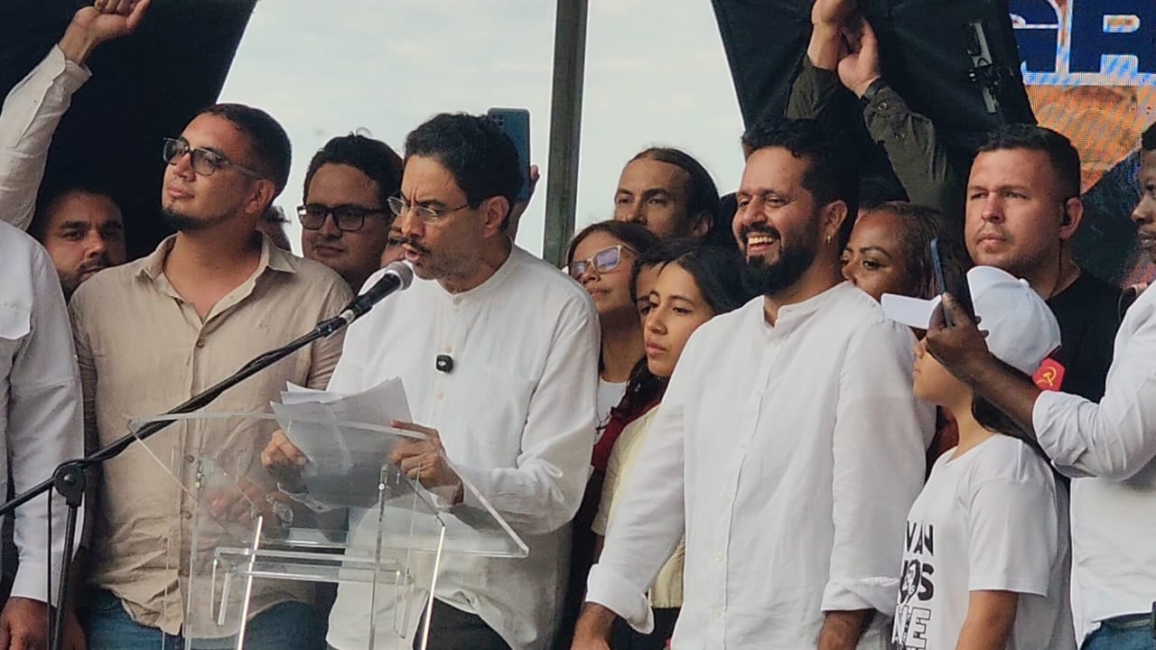 Iván Cepeda convoca a la desobediencia civil pacífica y llama a ganar las elecciones de 2027.