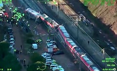 El accidente ocurrió el domingo por la noche cuando un tren operado por la compañía ferroviaria Iryo, que viajaba de Málaga a Madrid, descarriló cerca de Adamuz, cruzando a la otra vía, donde chocó con un tren que venía en sentido contrario, que también descarriló.
