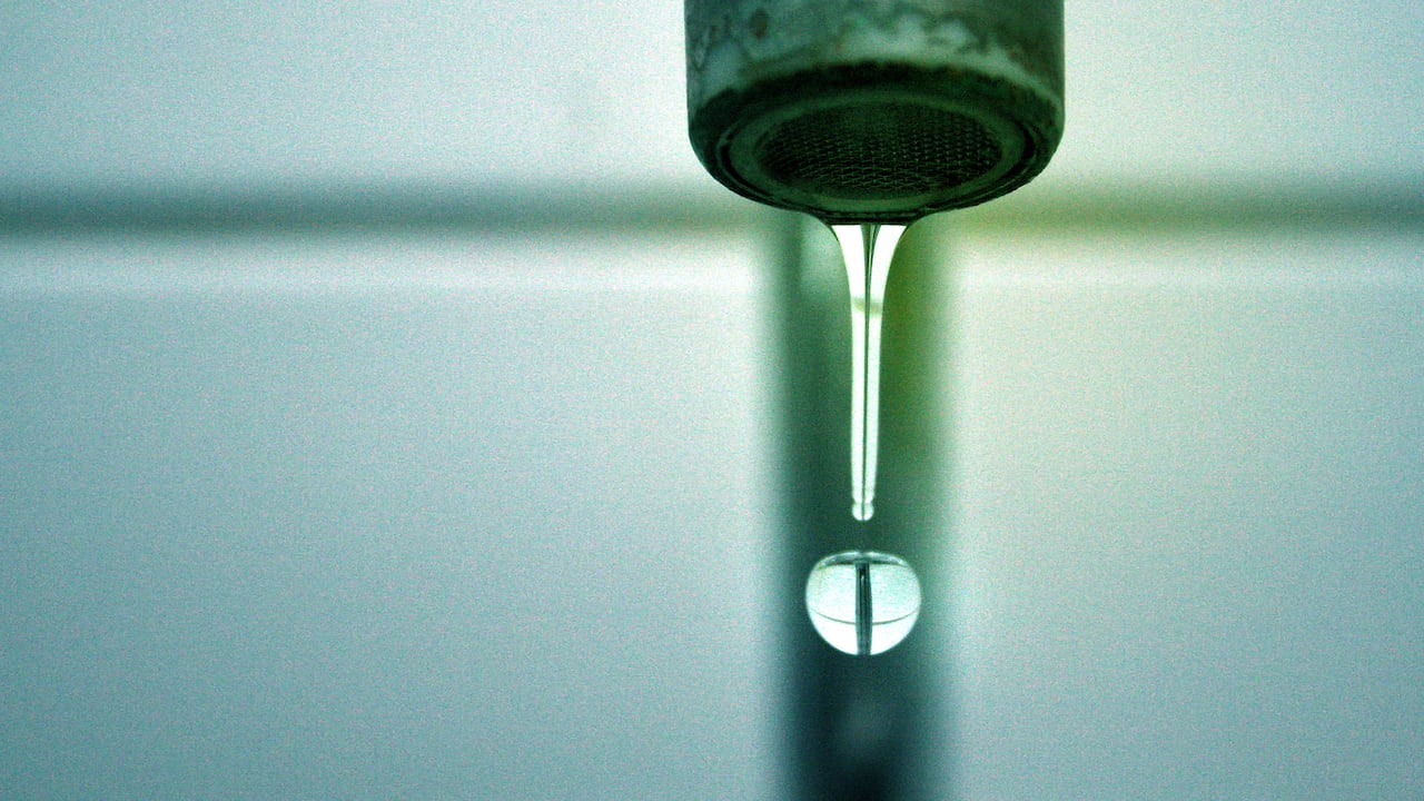 Descubra qué áreas experimentarán interrupciones en el suministro de agua en Bogotá el 8 de agosto.