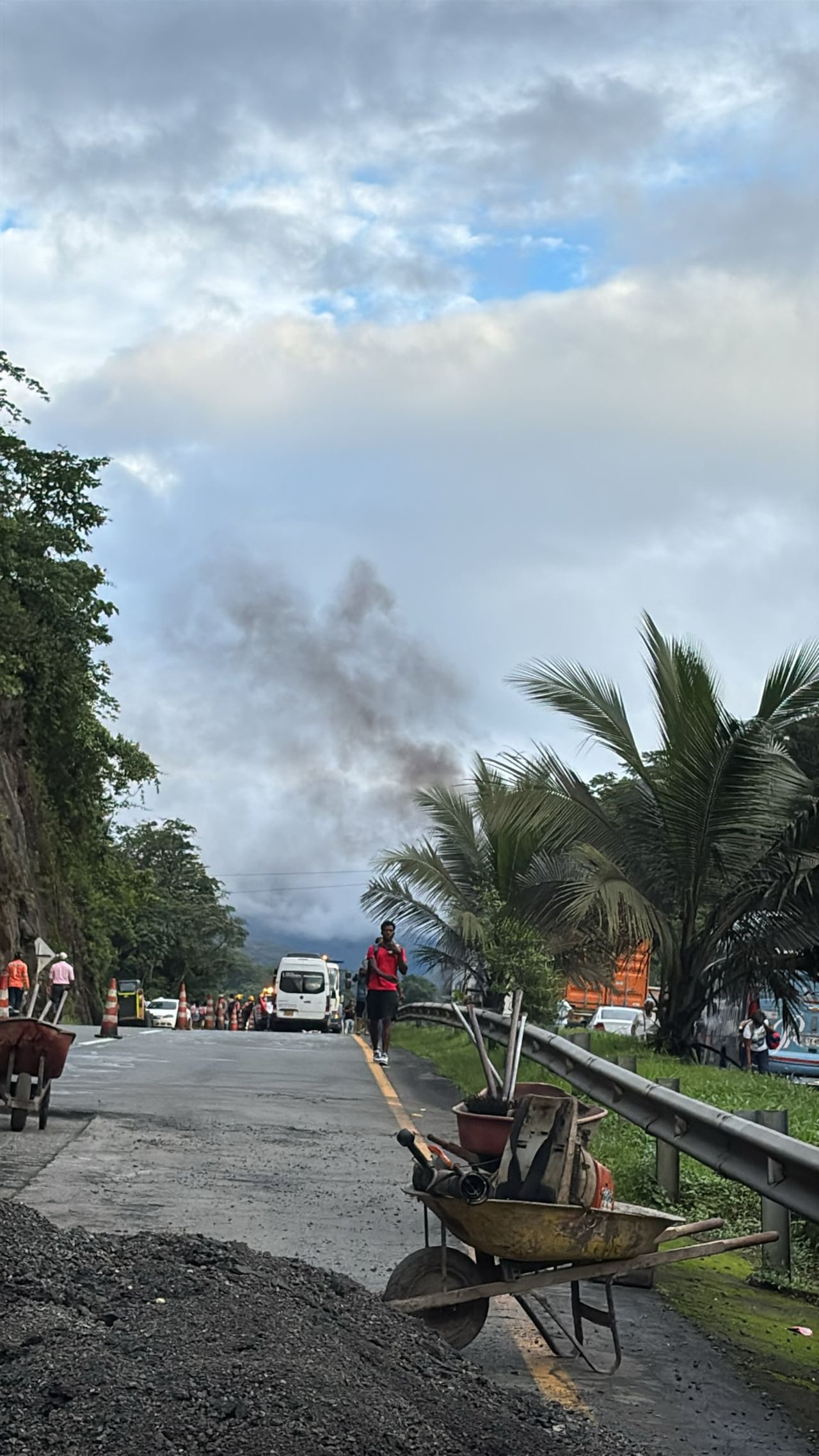 En la vía a Buenaventura se presentó un bloqueo durante la jornada de este jueves 5 de junio de 2025.