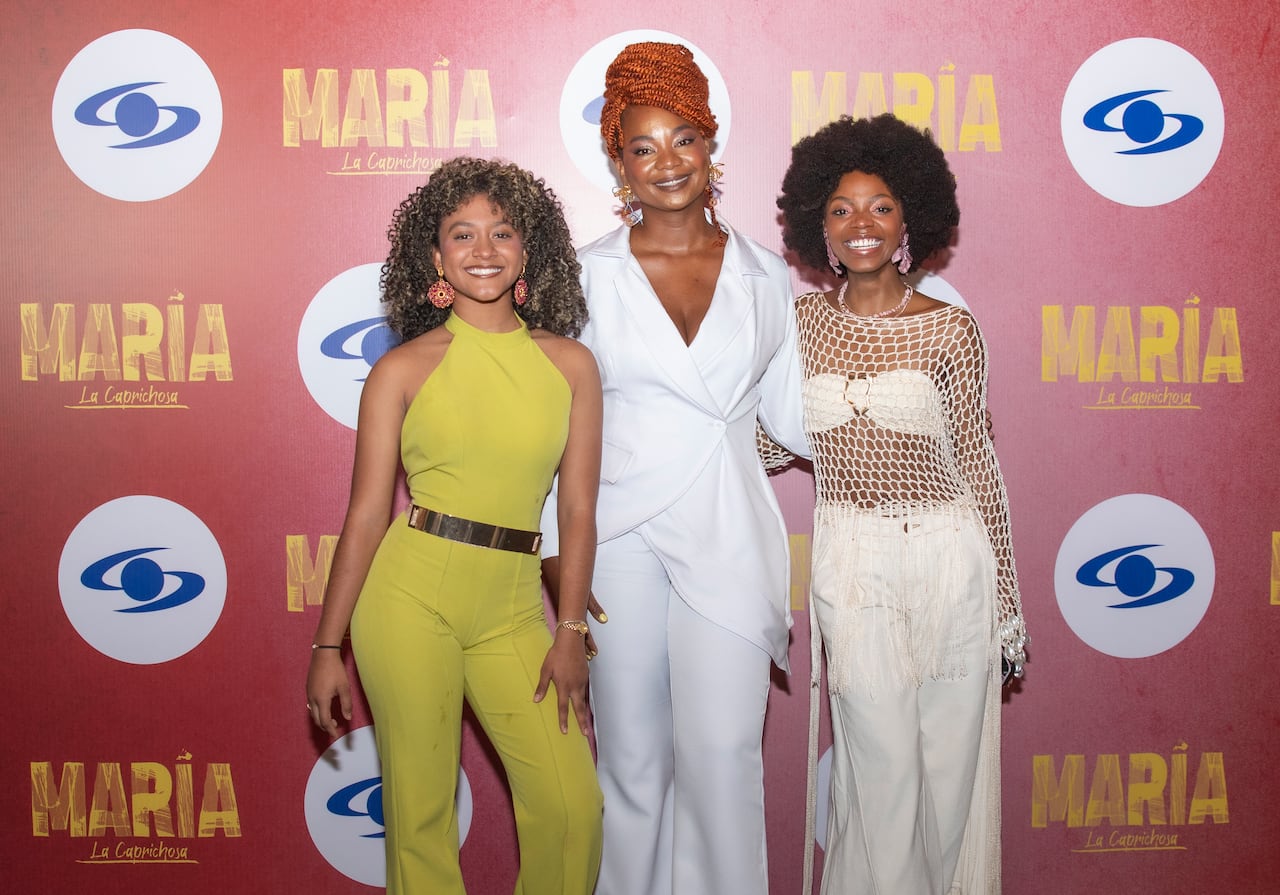 Karent Hinestroza, Paola González y Marggy Valdiris interpretan las distintas etapas de María Roa en esta producción inspirada en una historia de vida.