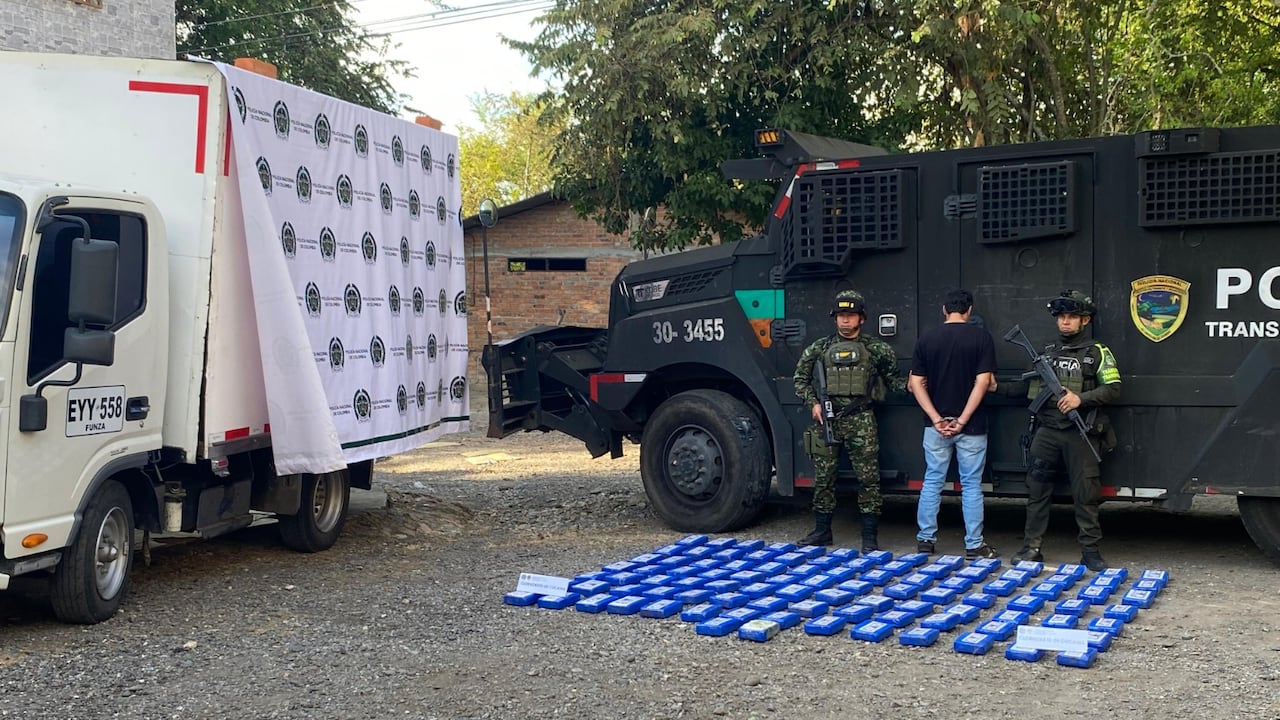 Los 100 kilogramos de clorhidrato de cocaína fueron hallados ocultos en la estructura de un camión que transitaba por la vía Panamericana, en jurisdicción del municipio de Patía.