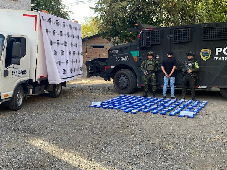 Los 100 kilogramos de clorhidrato de cocaína fueron hallados ocultos en la estructura de un camión que transitaba por la vía Panamericana, en jurisdicción del municipio de Patía.