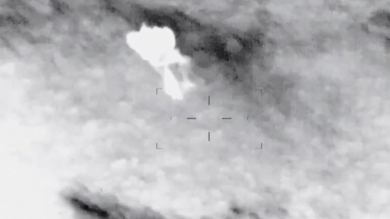 El ministro de Defensa, Pedro Sánchez, reveló que durante el bombardeo en el Guaviare se encontró abundante material de guerra.