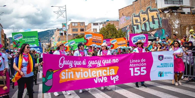 En el marco del Carnaval de Negros y Blancos se promueve una celebración segura, incluyente y basada en el respeto, en la que no tienen cabida el acoso ni la violencia contra la mujer, prácticas que van en contra del espíritu de la fiesta y de la convivencia que se busca fortalecer durante esta tradicional celebración.