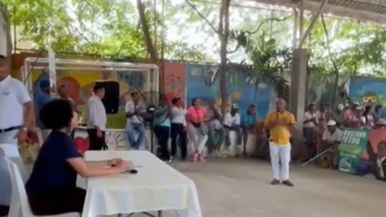 Isabel Cristina Zuleta durante un encuentro con campesinos del departamento de Bolívar
