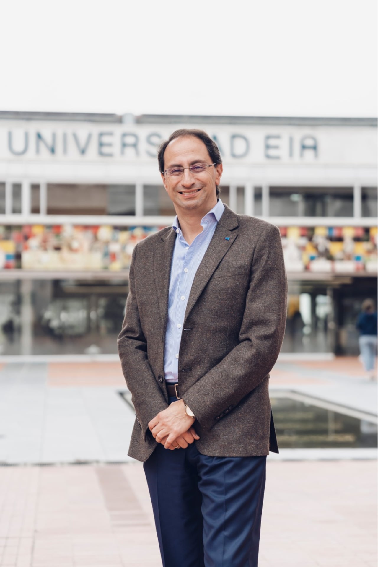 Era rector de la universidad EIA (Escuela de Ingeniería de Antioquia) cuando publicó el libro ‘Al borde de la esperanza’.