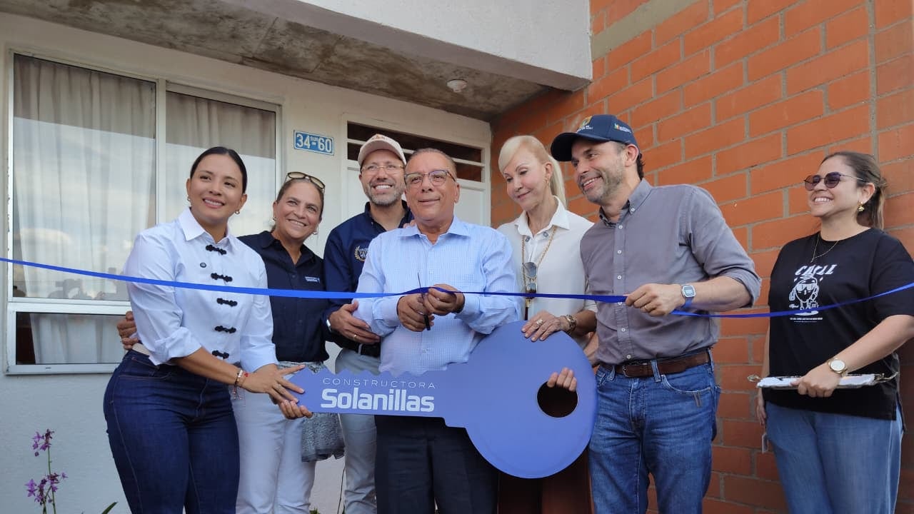 Entrega de vivienda a periodista