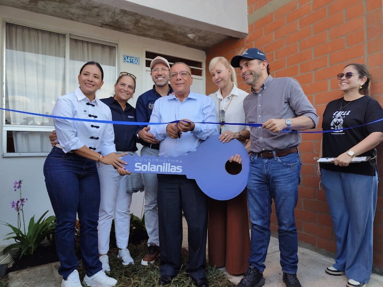 Entrega de vivienda a periodista