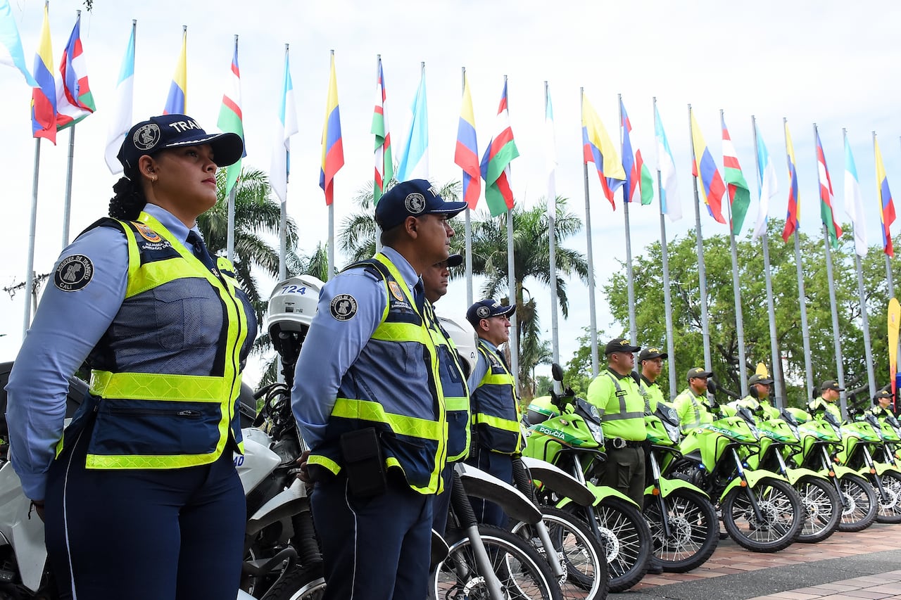 Alcaldía Entregó 50 Motos y Radios a la DITRA.