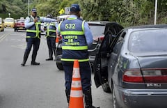 Los diferentes organismos de seguridad de la ciudad como son, los Guardas de transito , Bomberos y la Policia Nacional, Hacen presencia en uno de los lugares mas concurrido por estos primeros días del año, para vigilar de primera mano el comportamiento de las personas que visitan al rio Pance. Fotos Raúl Palacios El País.
