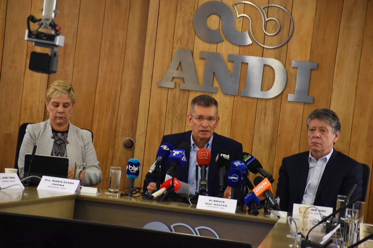 Gremios de ambos países instan a los gobiernos a restablecer mesas de diálogo en busca de una salida a las medidas arancelarias.