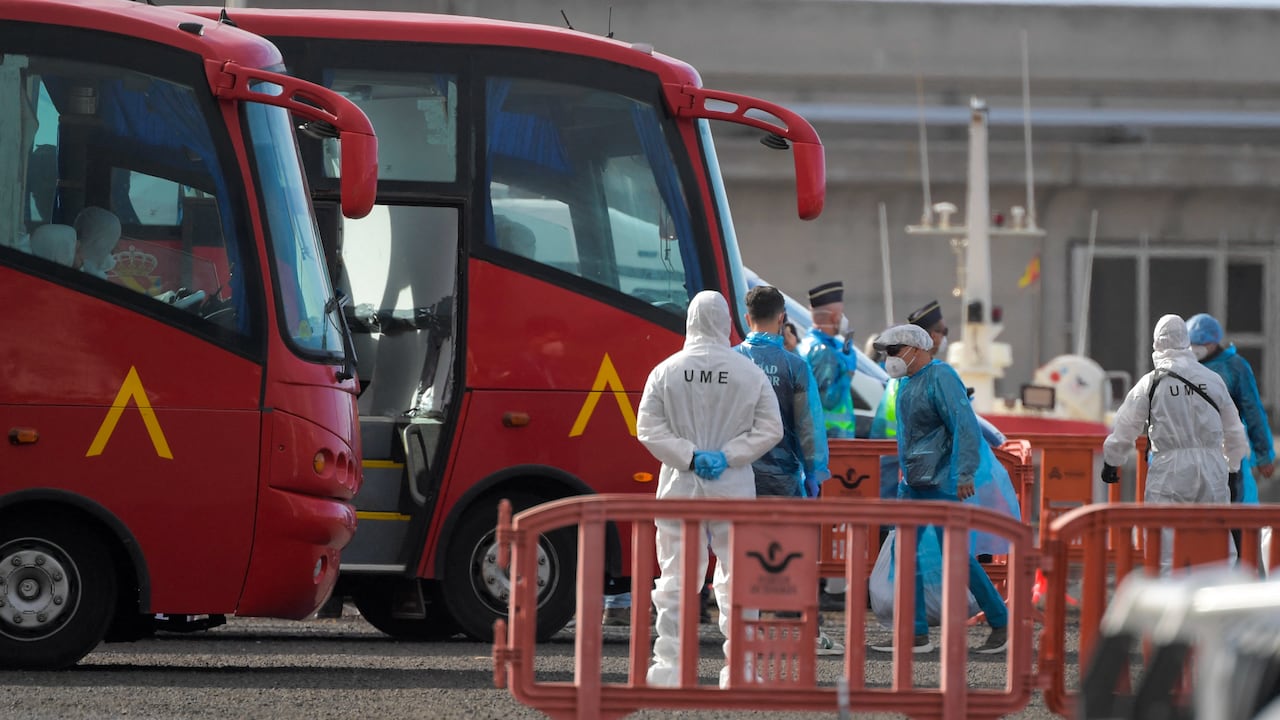 Spanish evacuees wearing white hazmat protective suits board at the rear entrance a Spanish air force Airbus A310 plane at the Tenerife Sur-Reina Sofia airport after being evacuated from the Dutch flagged hantavirus-stricken cruise ship MV Hondius on the island of Tenerife in Spain's Canary Islands on May 10, 2026. Repatriation flights for the nearly 150 passengers onboard the ship hit by a deadly hantavirus outbreak began as passengers were transferred to shore on smaller vessels then by bus to the airport to be flown home after weeks at sea. (Photo by Antonio Sempere / AFP)