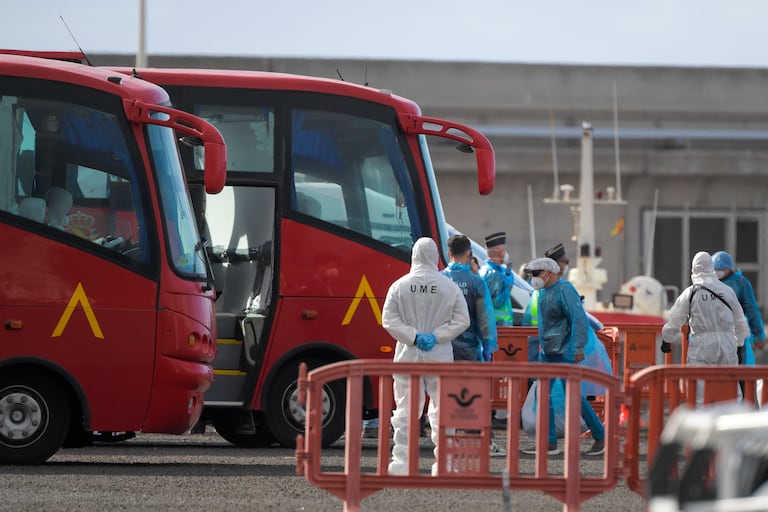 Spanish evacuees wearing white hazmat protective suits board at the rear entrance a Spanish air force Airbus A310 plane at the Tenerife Sur-Reina Sofia airport after being evacuated from the Dutch flagged hantavirus-stricken cruise ship MV Hondius on the island of Tenerife in Spain's Canary Islands on May 10, 2026. Repatriation flights for the nearly 150 passengers onboard the ship hit by a deadly hantavirus outbreak began as passengers were transferred to shore on smaller vessels then by bus to the airport to be flown home after weeks at sea. (Photo by Antonio Sempere / AFP)