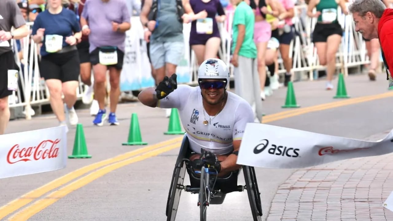 Francisco Sanclemente se coronó campeón por tercer año consecutivo de la Grandma's Marathon de Duluth, en Estados Unidos, consolidándose como uno de los principales referentes latinoamericanos del atletismo paralímpico tras imponerse a representantes de Canadá y Japón.