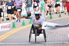 Francisco Sanclemente se coronó campeón por tercer año consecutivo de la Grandma's Marathon de Duluth, en Estados Unidos, consolidándose como uno de los principales referentes latinoamericanos del atletismo paralímpico tras imponerse a representantes de Canadá y Japón.