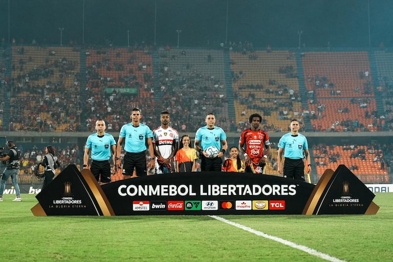 Imágenes del previo del partido entre Independiente Medellín y Flamengo por la Copa Libertadores.