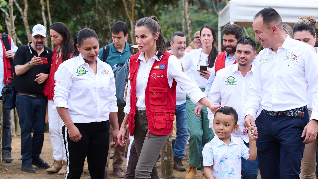 La Reina Letizia de España realiza un viaje de tres días a Colombia para conocer varios proyectos en los que trabaja la cooperación española en el país.