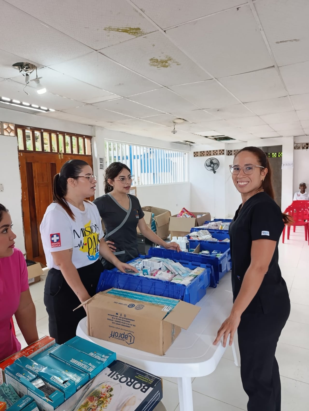 Consultorios improvisados en la Alcaldía, la escuela y el coliseo permitieron brindar atención especializada a comunidades con difícil acceso a los servicios de salud.