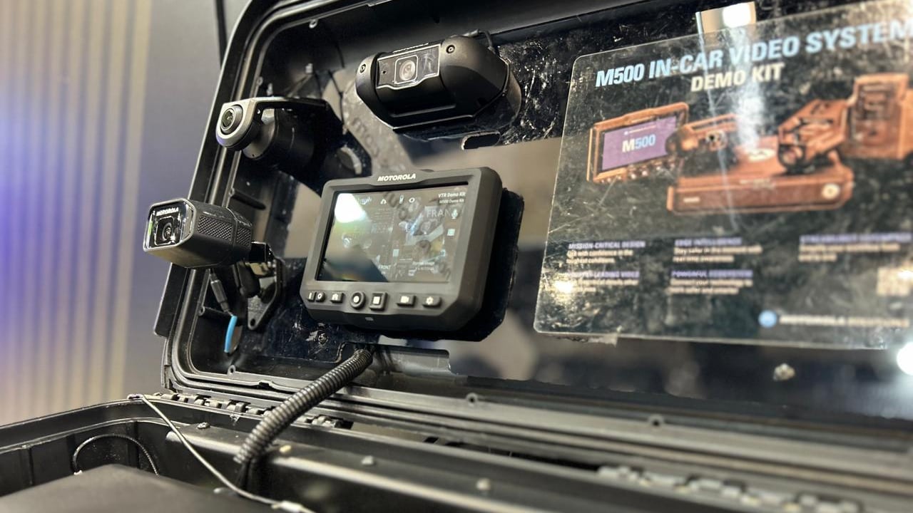 Estas son algunas de las cámaras que se instalan en los vehículos de policía de algunos países como Estados Unidos.