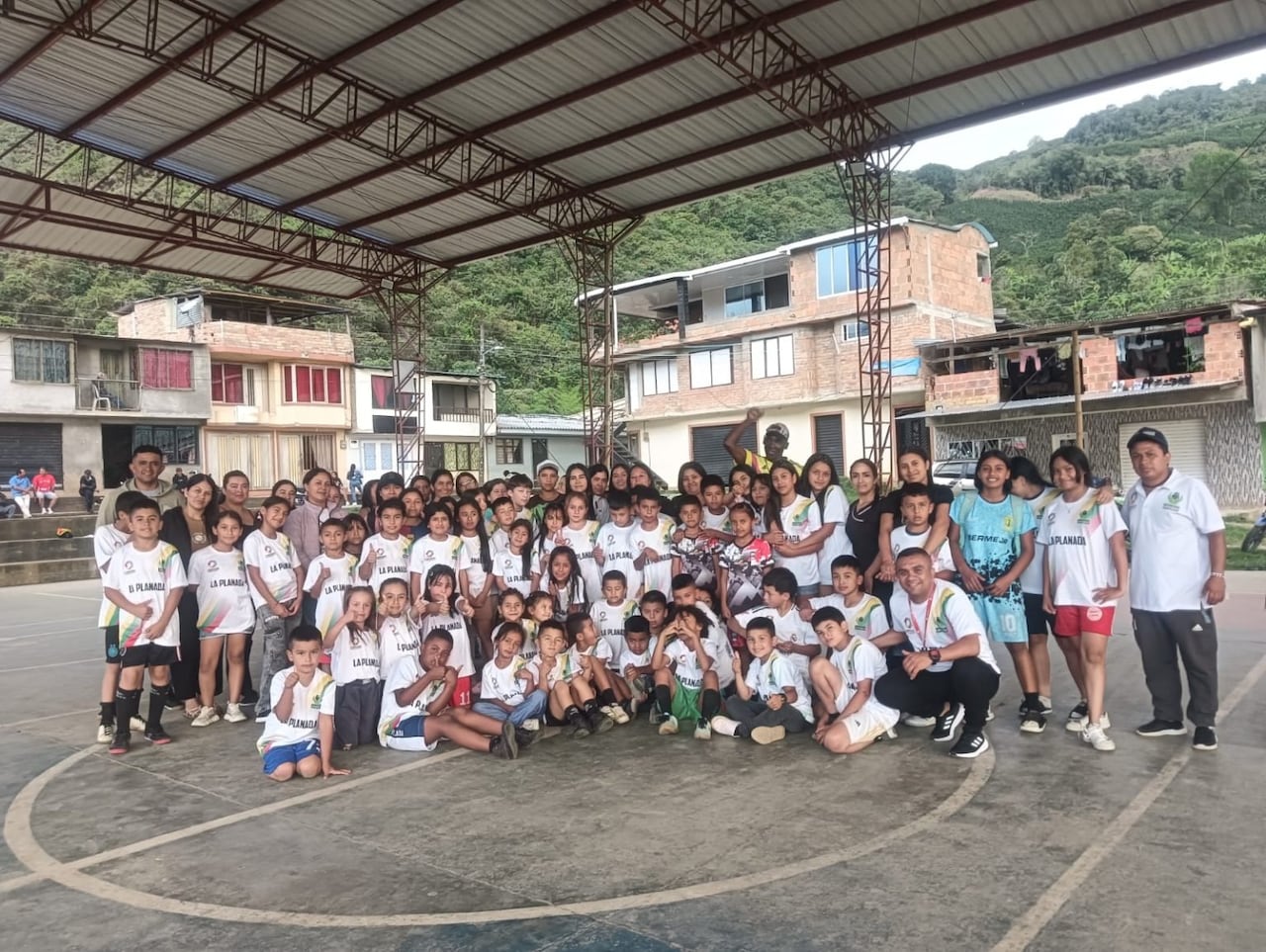 Programas como Mochila Atrapasueños han beneficiado a niños, niñas y adolescentes de la zona rural de Balboa con el apoyo de Funproder.