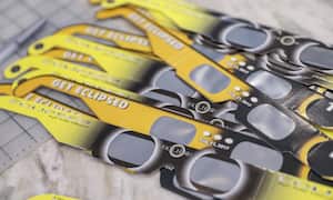 Las gafas de eclipse adquiridas en establecimientos de óptica están especialmente diseñadas para disfrutar de este fenómeno, aunque en ningún caso se recomienda su utilización durante más de 30 segundos seguidos.