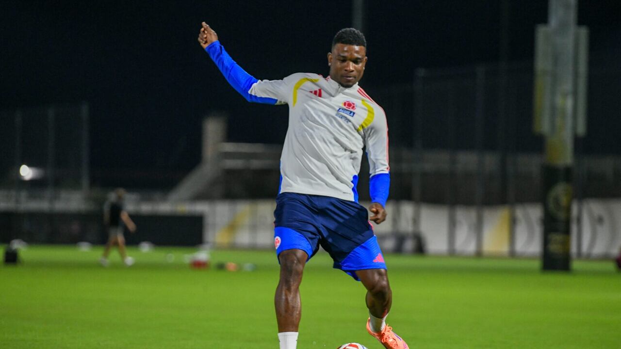 Jhon Córdoba durante un entrenamiento de la Selección Colombia.