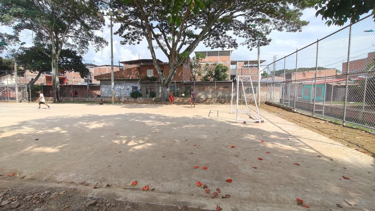 La comunidad de Manuela Beltrán permanece a la espera de la entrega oficial del escenario deportivo, cuya finalización fue anunciada para febrero sin que hasta ahora se haya concretado.