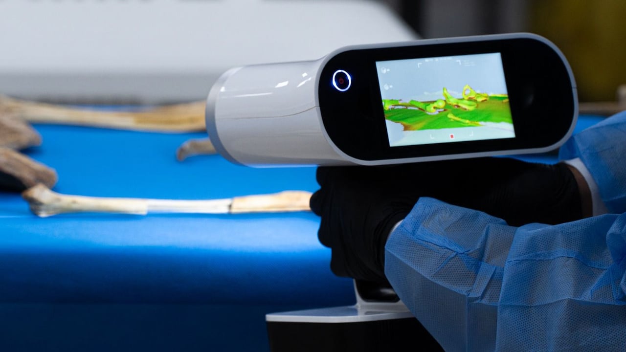 Al encontrarse los huesos de al menos tres personas, se realizaron diversos estudios.