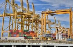 La Autoridad Nacional de Licencias Ambientales (ANLA) asumió el control ambiental del Muelle 13 en Buenaventura y ordenó su suspensión, con el fin de garantizar que la operación cumpla los requisitos de protección y control ambiental establecidos en la normativa vigente. Fotos Raúl Palacios / El País.