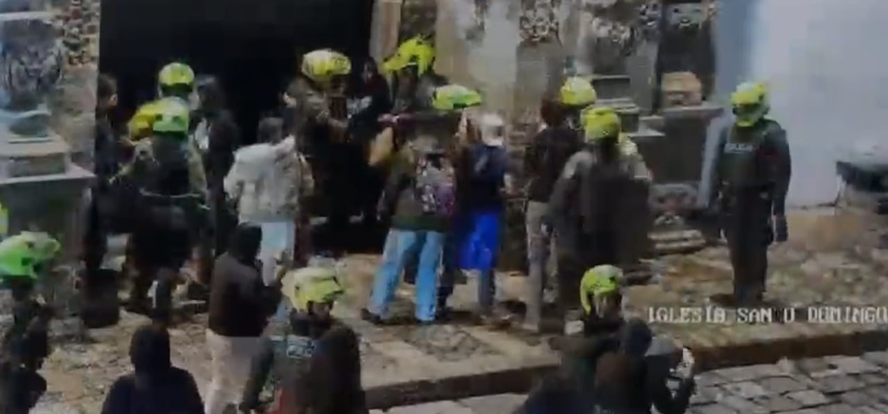 Vista de la iglesia de Santo Domingo y el Centro Histórico de Popayán, zona donde, según la Policía Nacional, un grupo habría realizado grafitis sobre fachadas patrimoniales antes de ser intervenido. El operativo incluyó acciones preventivas articuladas con la Secretaría de Gobierno Municipal y otras autoridades locales