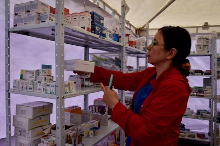 Pereira. Agosto 17 de 2026. En la Villa Olímpica fue instalado un Hospital de Campaña para brindar atención médica gratuita a las personas afectadas por el terremoto. En este punto se ofrecen servicios de atención general, estabilización y observación de pacientes, odontología y entrega de medicamentos, como parte de la respuesta humanitaria a la emergencia. (Colprensa - Cristian Bayona).