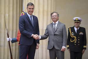 El presidente del gobierno de España, Pedro Sánchez, y el mandatario colombiano Gustavo Petro.