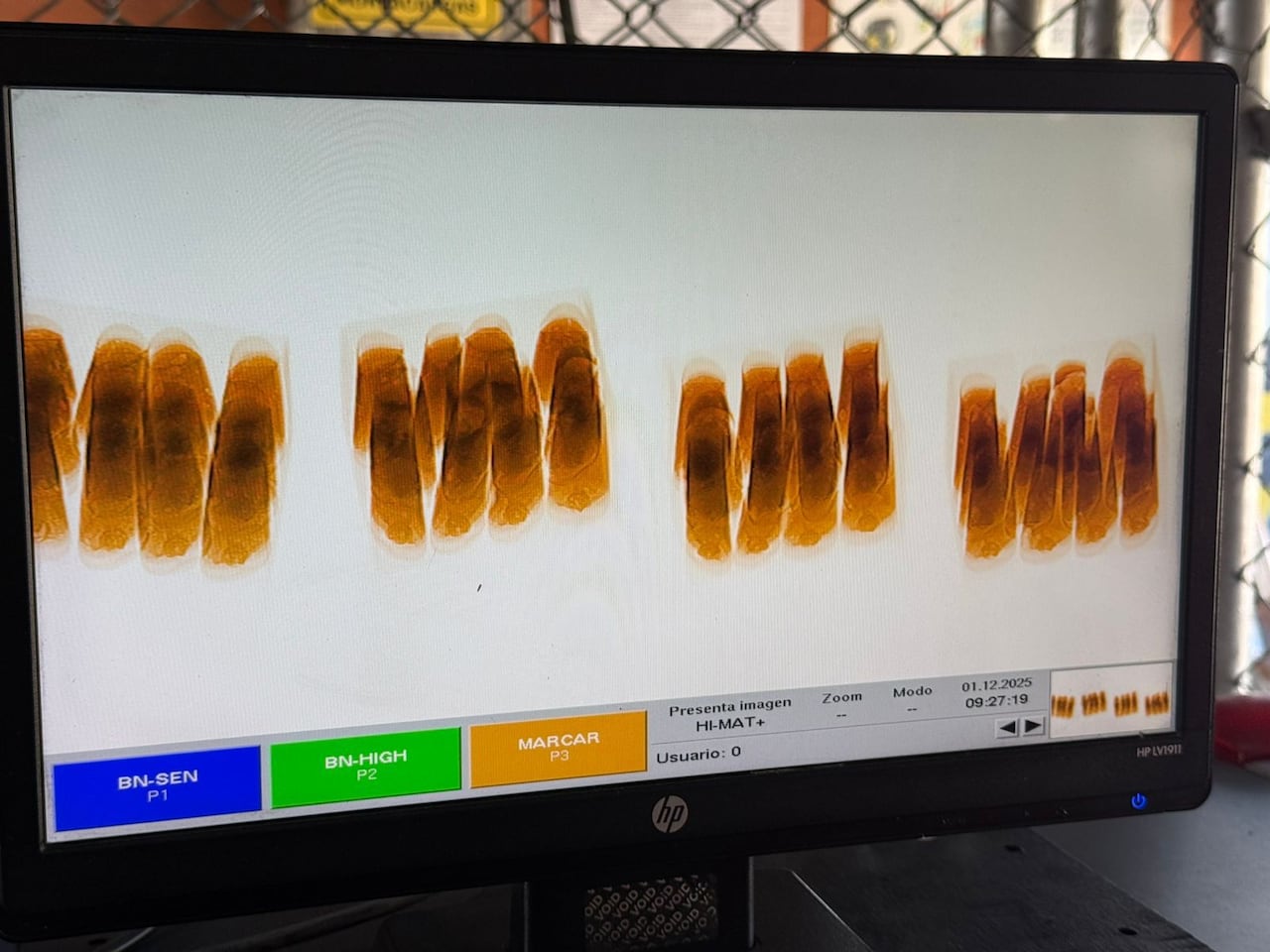 Durante la inspección, los agentes utilizaron equipos de rayos X.