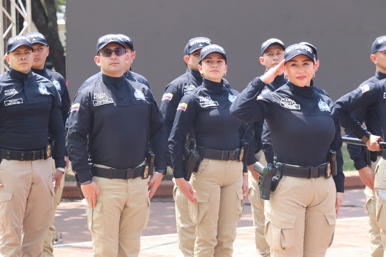 Reconocimiento el bloque de búsqueda y apertura de la oficina de interpol en Cali. Fotos: Bernardo Peña / El País