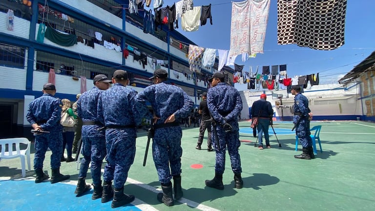 Operativos del Inpec en la cárcel La Modelo de Bogotá.