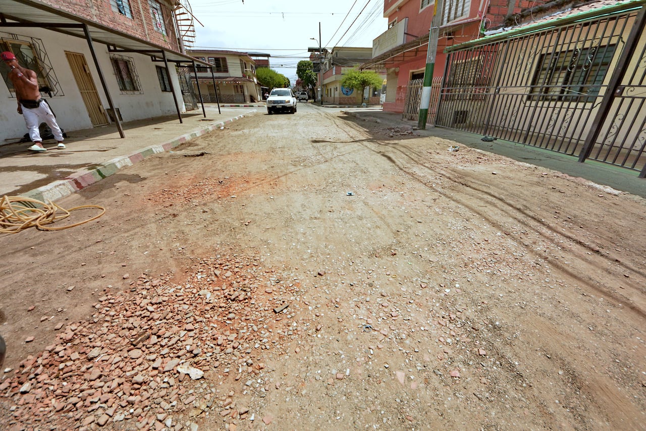 Vía en mal estado. Calle 36 entre 25a y 27 del barrio el Rodeo, comuna 12. Foto Jorge Orozco