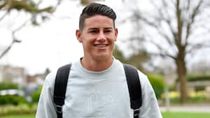 'El 10' ya está a la órdenes de Lorenzo, y llegó junto a un viejo conocido 'escarlata'.