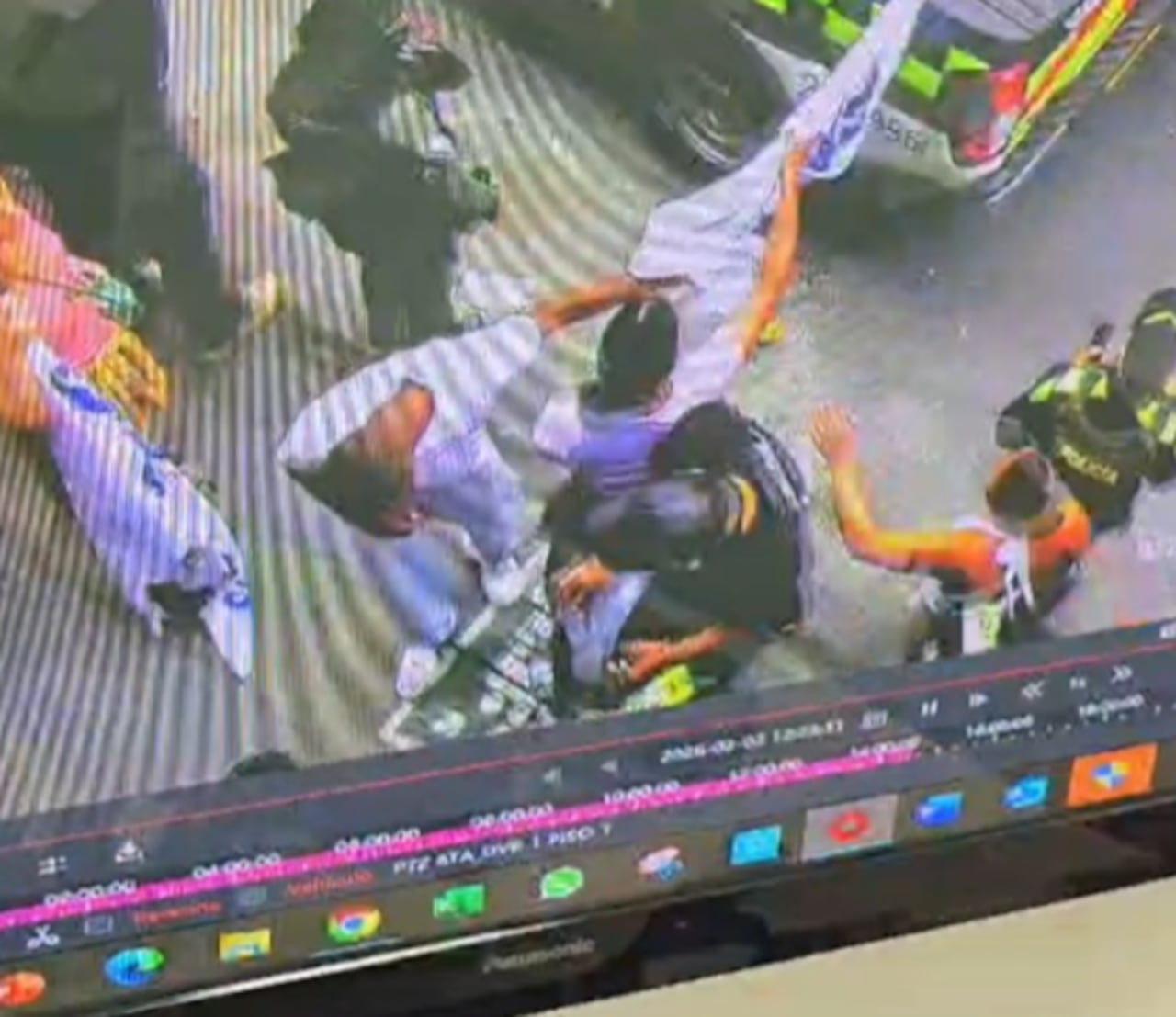 Una persona terminó lesionada tras agresiones en mitin del Centro Democrático.