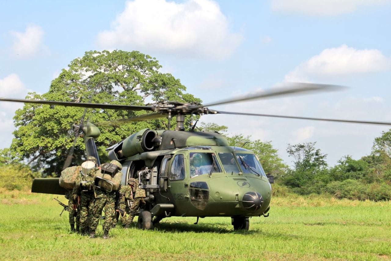 Los militares lesionados fueron atendidos de inmediato por personal de Sanidad Militar y se encuentran estables, según informaron las autoridades.