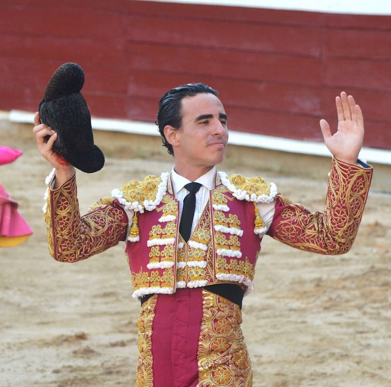 Joaquín Galdós, torero peruano, se convirtió en triunfador de la tarde en la segunda corrida del abono caleño. Foto: William Cortés.