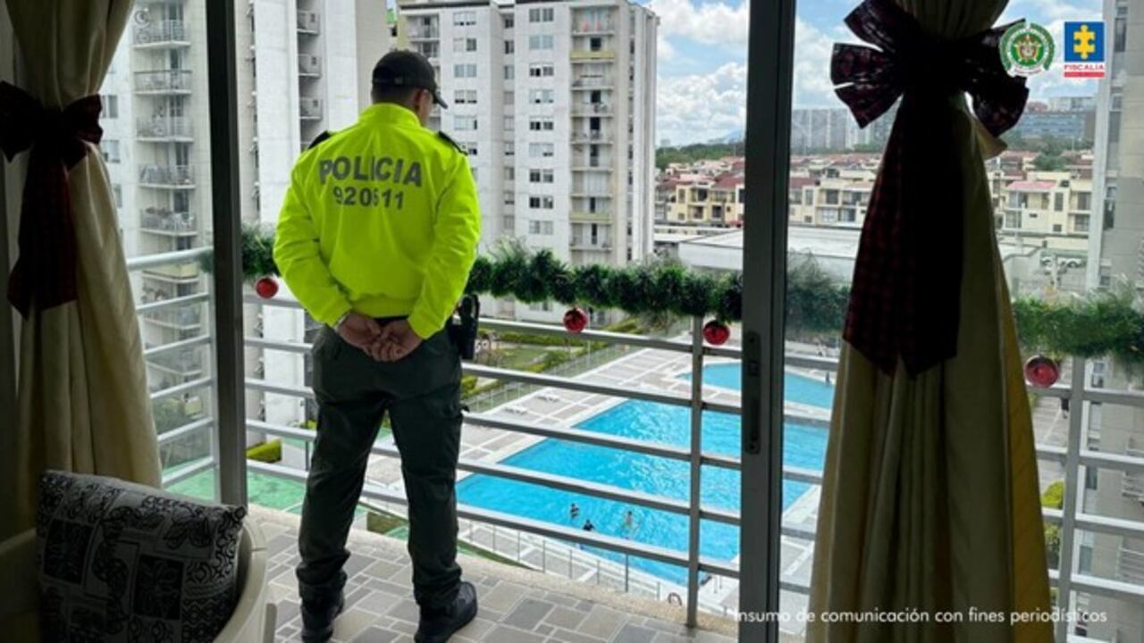 Ocupan bienes de mayor retirado de la policía salpicado por narcotráfico.