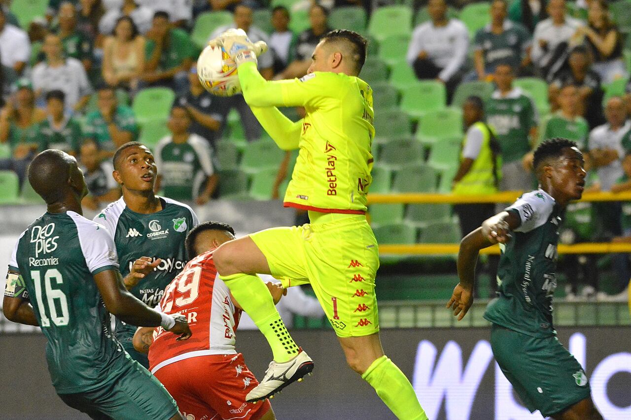 Anthony Silva ahogó el grito de gol para el Deportivo Cali en varias ocasiones.