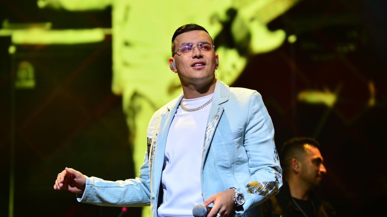 MIAMI, FL - OCTOBER 07: Yeison Jimenez performs live on stage during the "Invencible Tour" at James L. Knight Center on October 7, 2023 in Miami, Florida. (Photo by Johnny Louis/Getty Images)