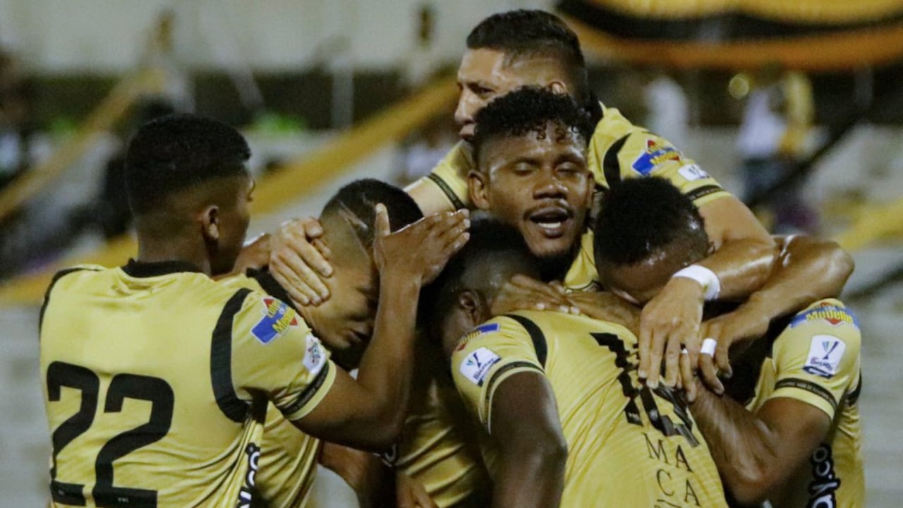 Águilas Doradas derrotó a Independiente Santa Fe y aseguró su cupo para los cuadrangulares semifinales de la Liga colombiana. Foto: Dimayor