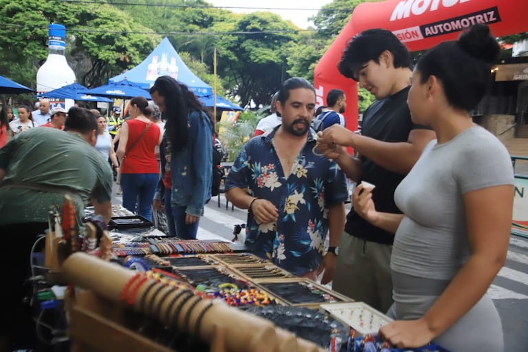 Cientos de caleños y visitantes participaron en la jornada de Borondo.