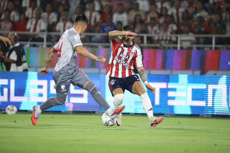 Imagen del partido de ida de la Superliga 2025 entre Junior de Barranquilla e Independiente Santa Fe.